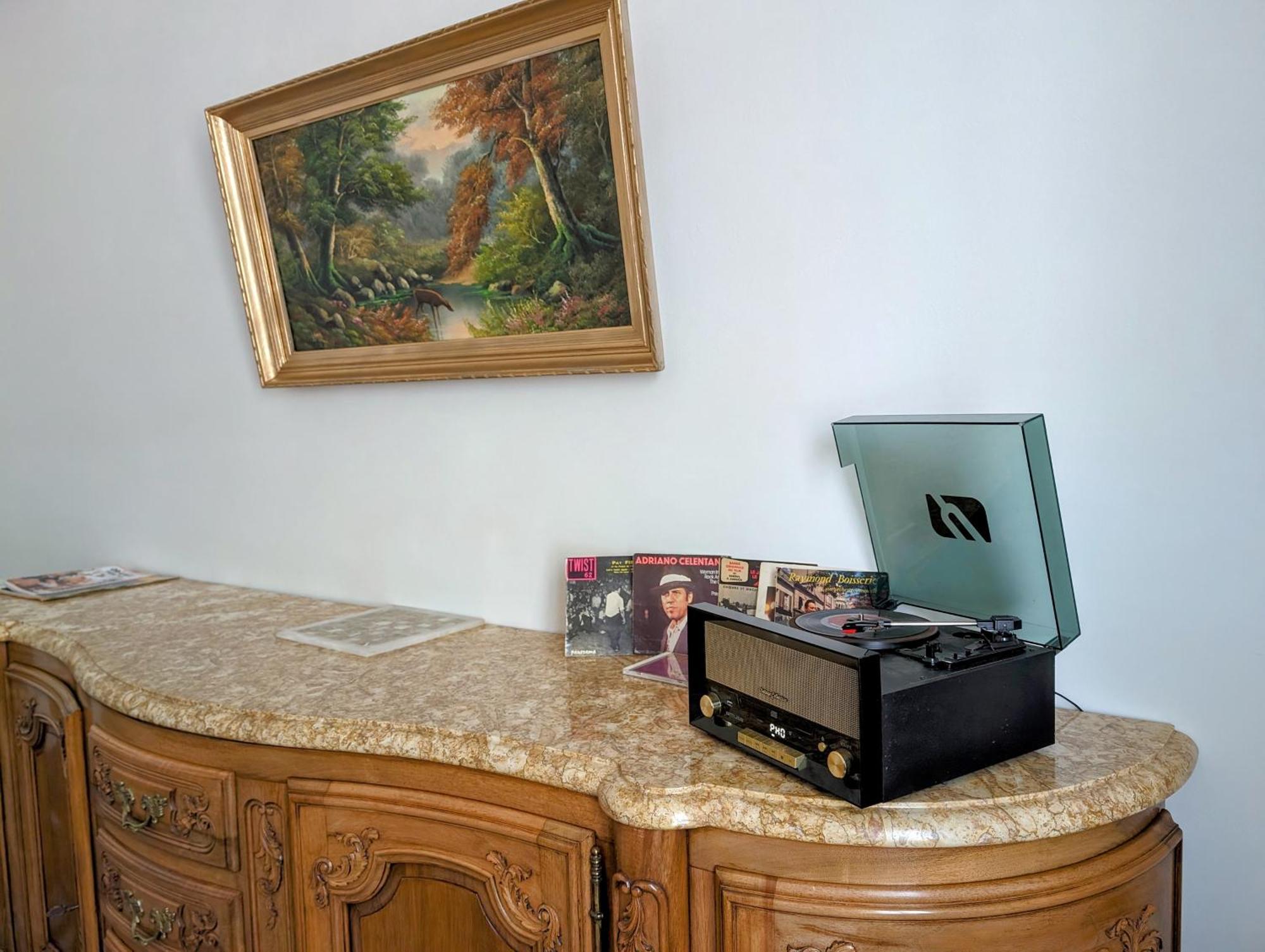 Maison De Style Tout Confort, Position Ideale, Avec Clim Et Petit Exterieur Orange  Luaran gambar