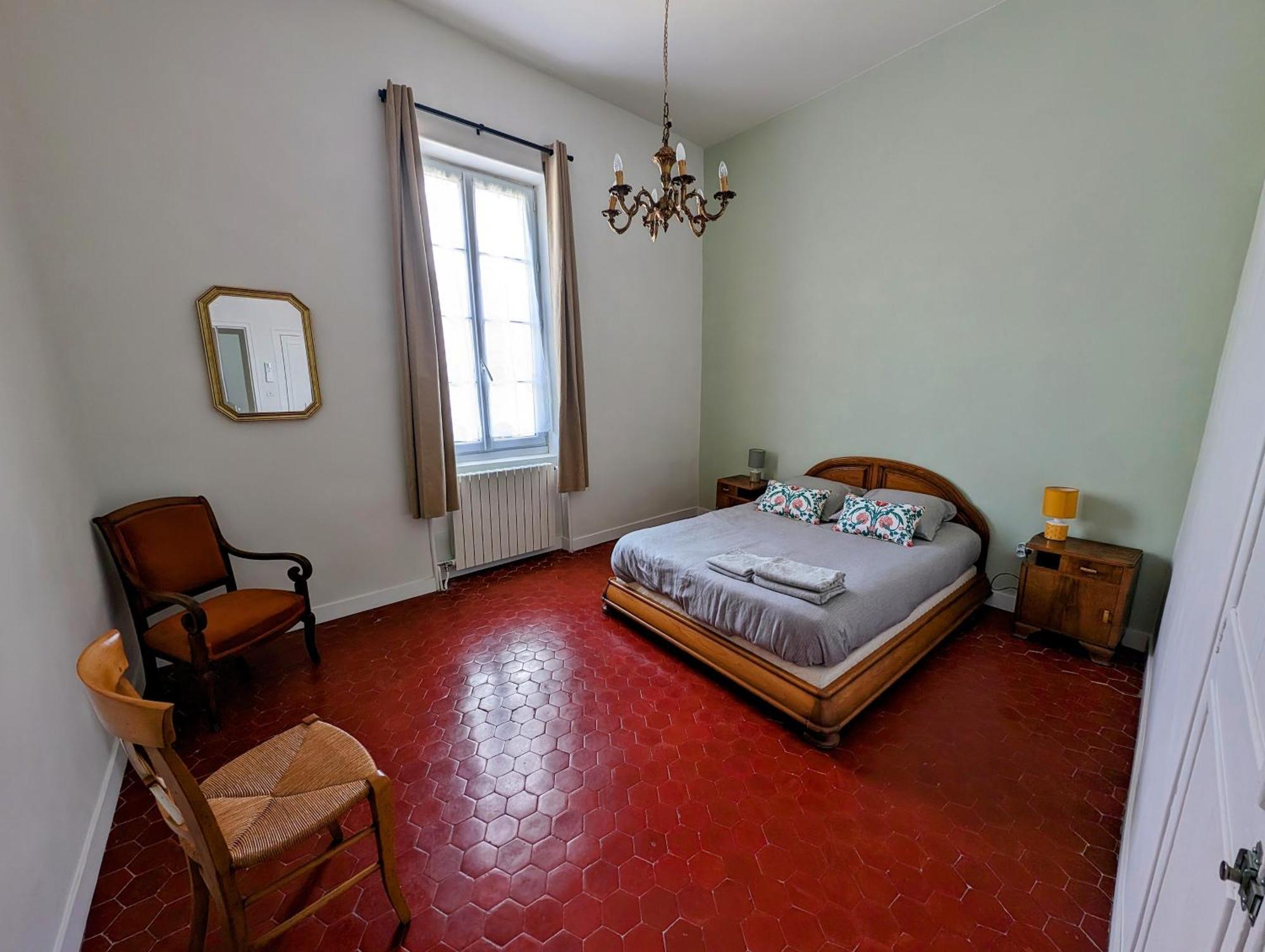 Maison De Style Tout Confort, Position Ideale, Avec Clim Et Petit Exterieur Orange  Luaran gambar