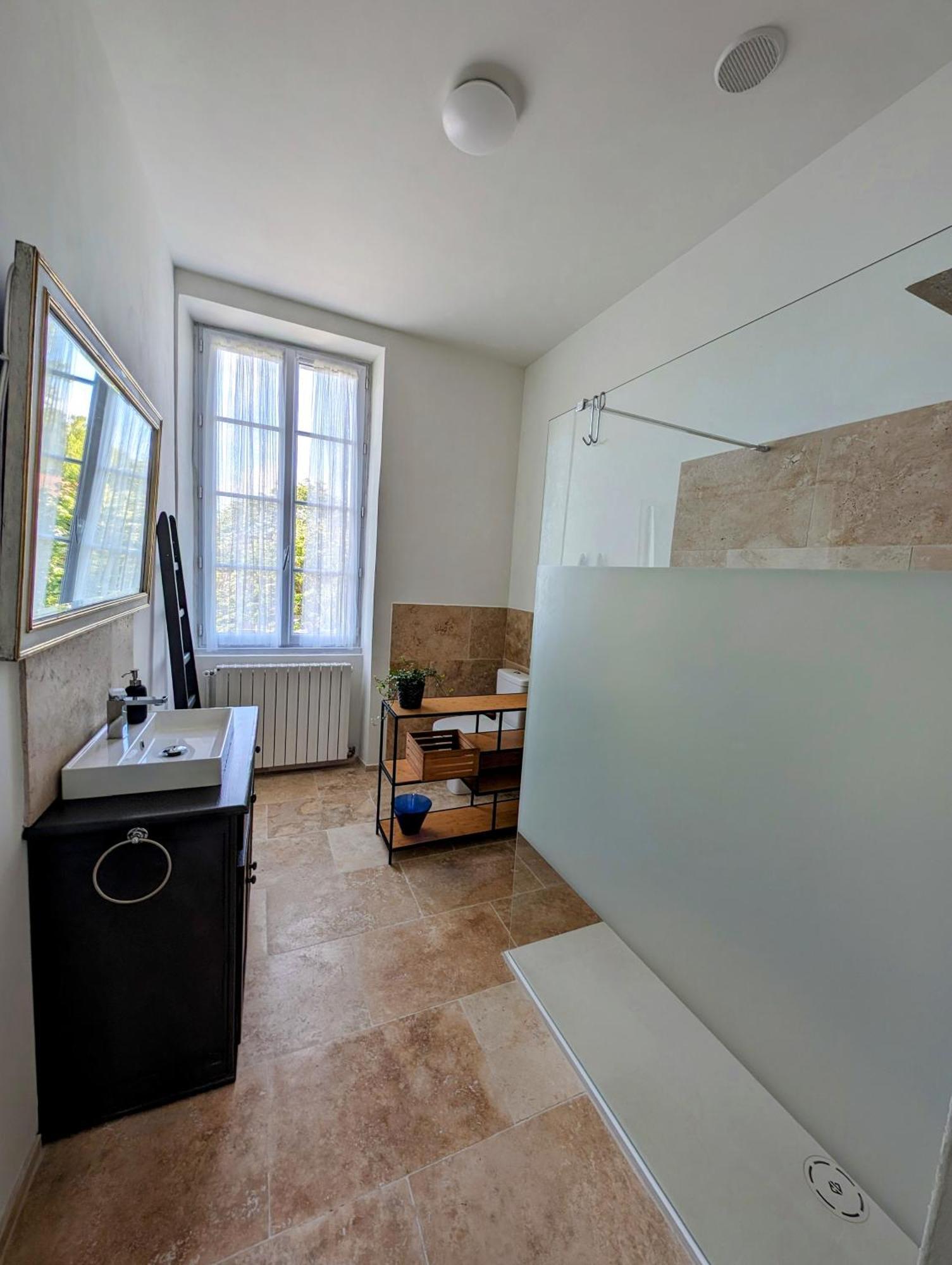 Maison De Style Tout Confort, Position Ideale, Avec Clim Et Petit Exterieur Orange  Luaran gambar