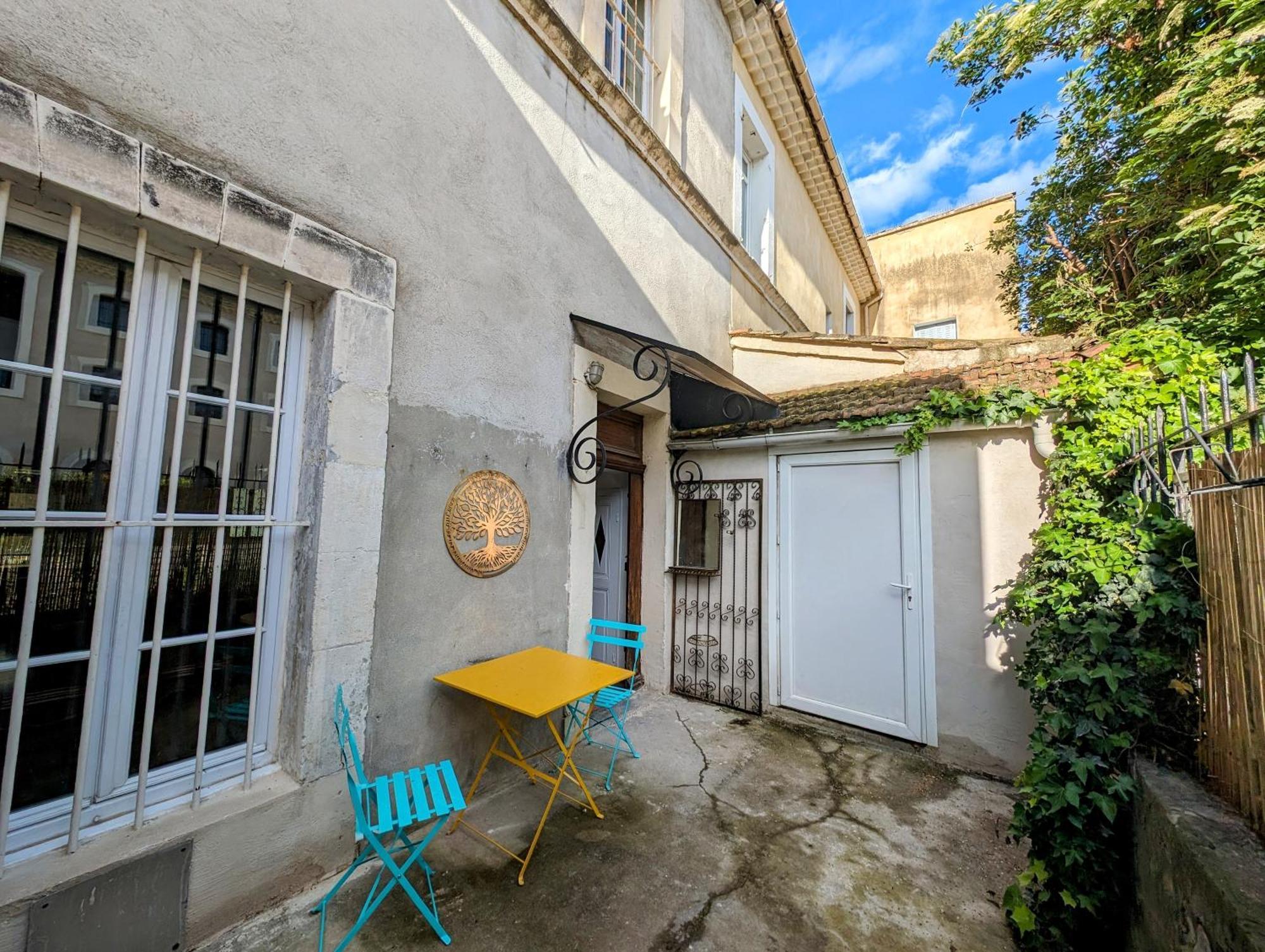 Maison De Style Tout Confort, Position Ideale, Avec Clim Et Petit Exterieur Orange  Luaran gambar