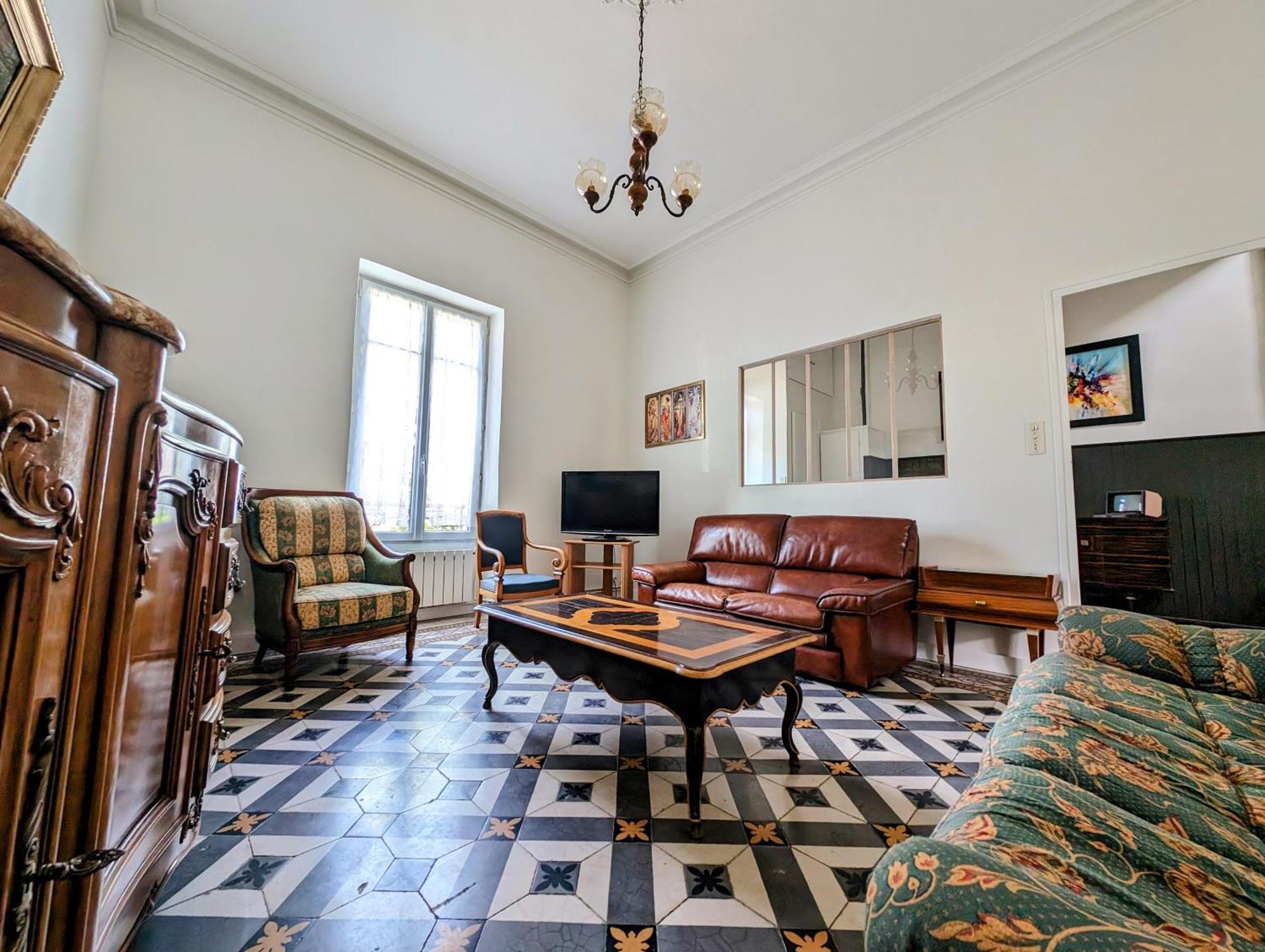 Maison De Style Tout Confort, Position Ideale, Avec Clim Et Petit Exterieur Orange  Luaran gambar